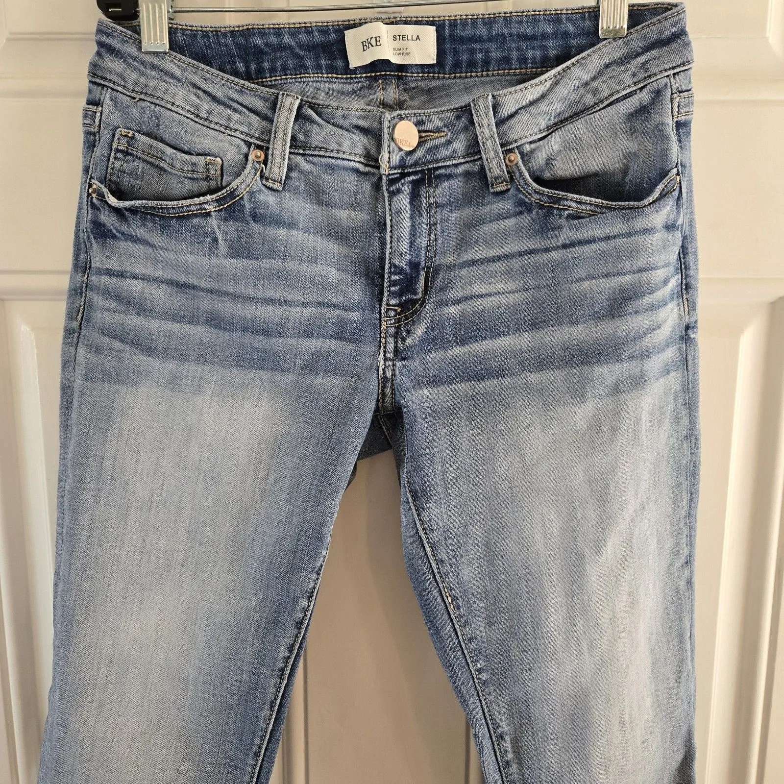 BKE Stella Slim Fit Low Rise Capri Buckle Jeans Women Size 28 Distressed Stretch - Image 3