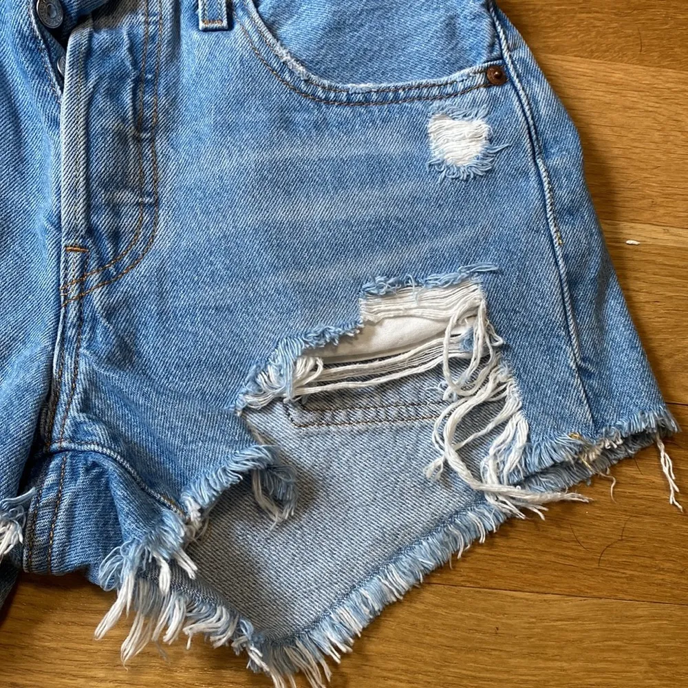 Levi’s 501 High-Rise Denim Shorts Size 24 - Image 5