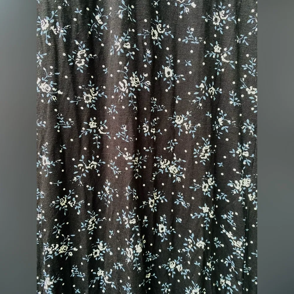 NWT PrettyLittleThing black ditsy floral split detail maxi dress size/6 - Image 8