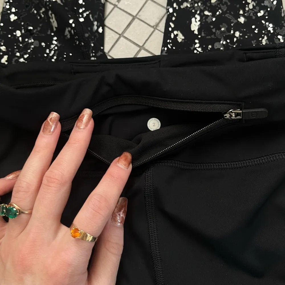 Speed Wunder Mid Rise Speckle Shine Black and Silver Size 2 - Image 7