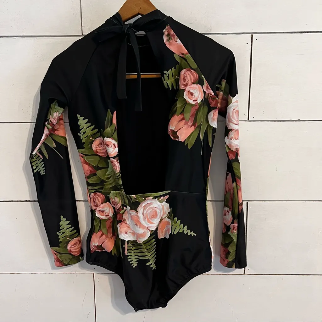 Albion Carolina Long Sleeve One Piece. Size Small. Excellent Used Condition. - Image 5