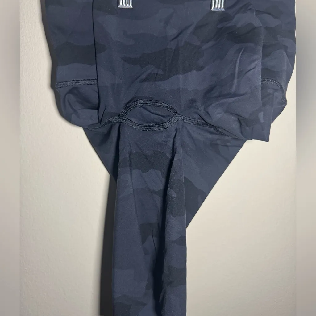 Lululemon Base Pace High-Rise Short 8"
Heritage 365 Camo Deep Coal Multi… - Image 7