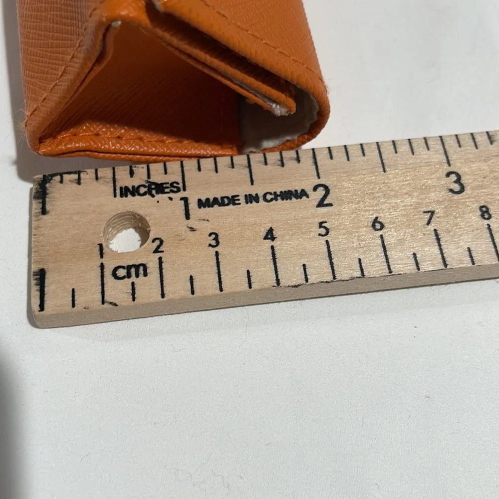 Tory Burch triangle eye glasses case magnetic closure - Image 10