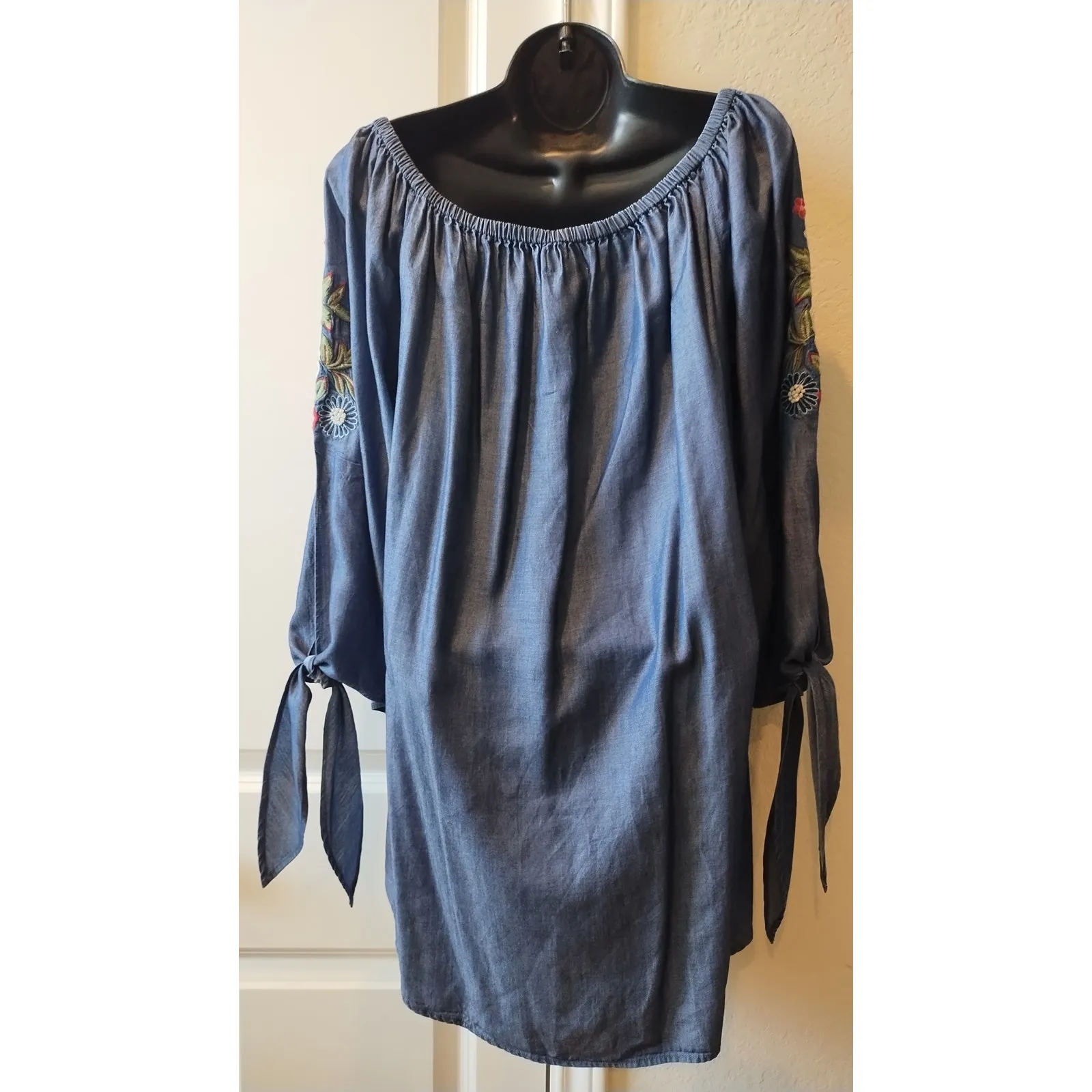 Avani del Amour women dress embroidered sleeves size medium Blue - Image 4