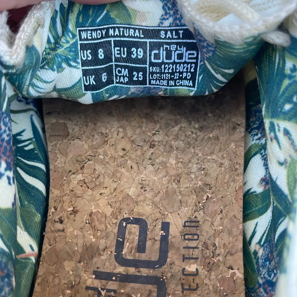 Hey Dude Wendy Natural "Salt" Slip-On Shoes size 8 - Image 5