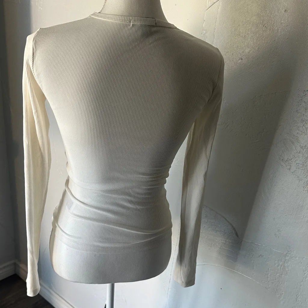 True Religion White Ruched Long Sleeve Blouse - Image 4