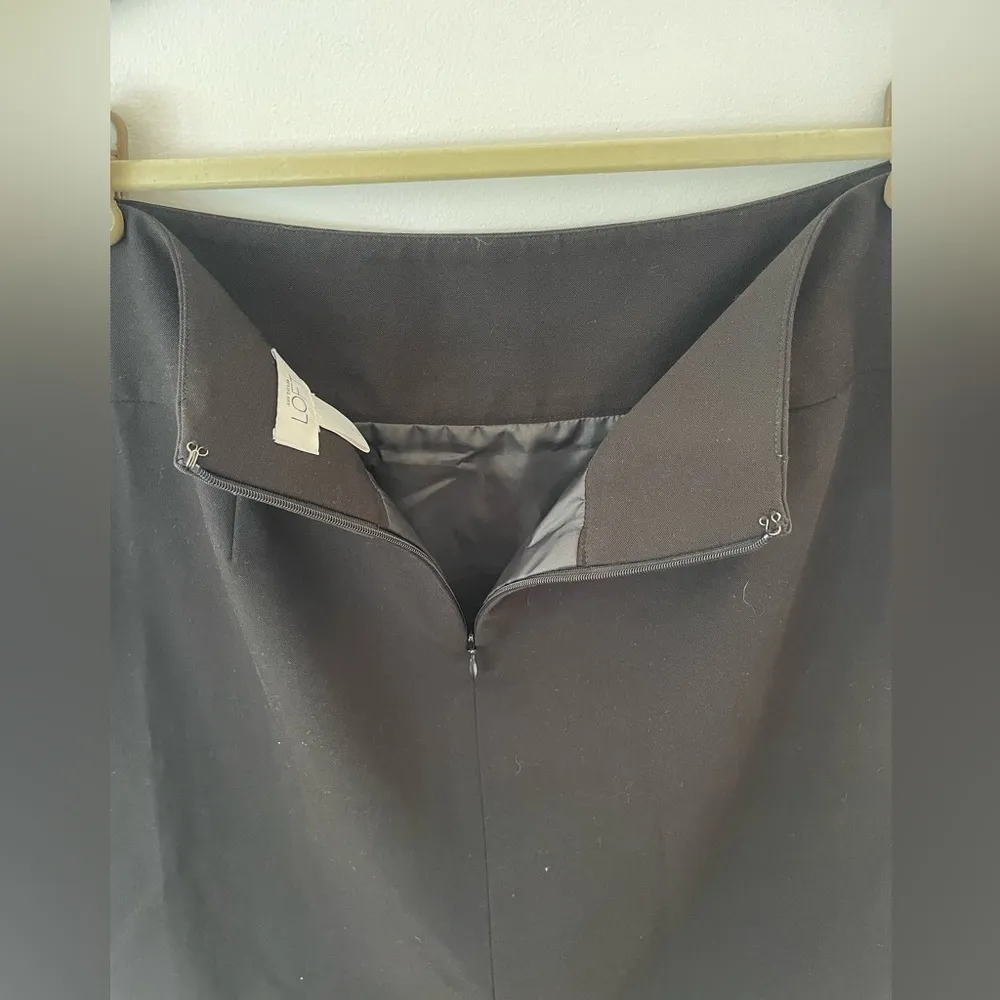 LOFT Ann Taylor Women's Black Skirt size 10 - Image 5