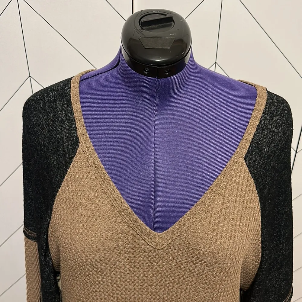 Hummingbird Women’s Large Waffle Knit Brown Snake Print Bell Sleeve Midi Dress - Image 5