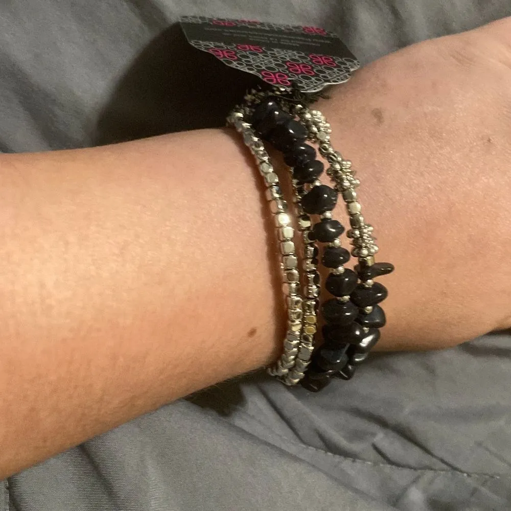 Paparazzi bracelet, pair your items up with jeans , dresses, skirts , thigh high - Image 5