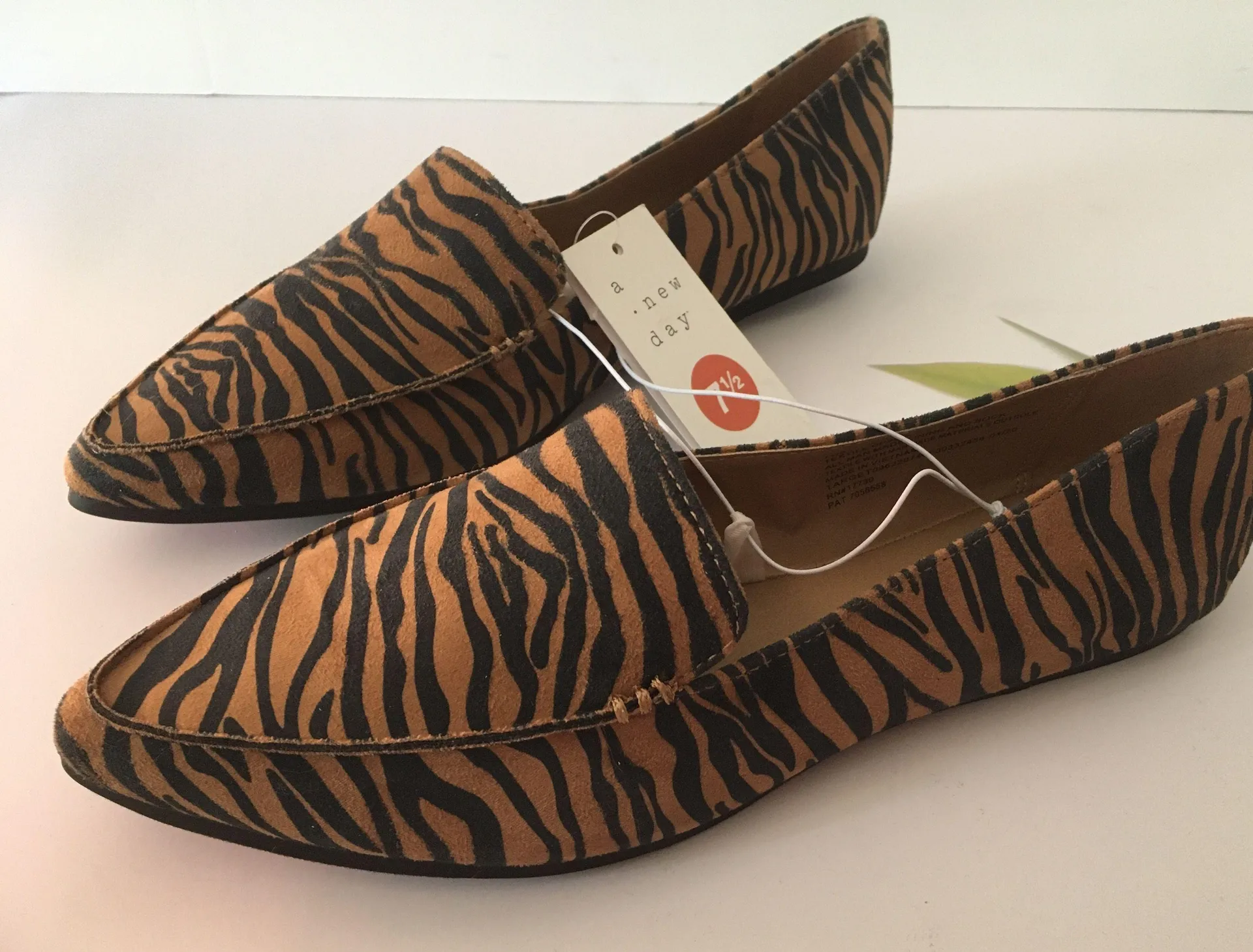 Tiger Print Flats/Loafers, Size 7 1/2 Brown - Image 4