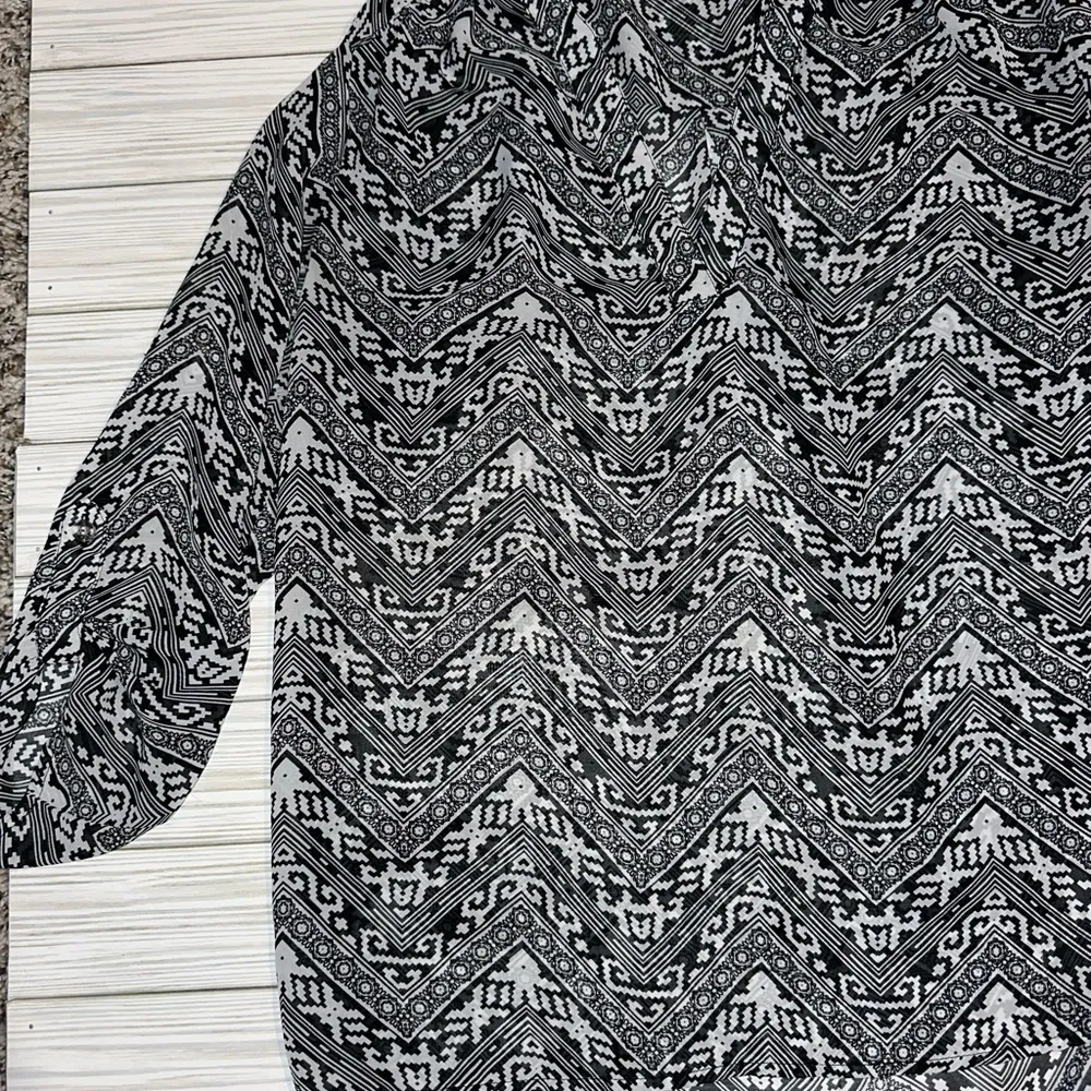 Size Medium Derek Pretty Black & White Womens Blouse - Image 2