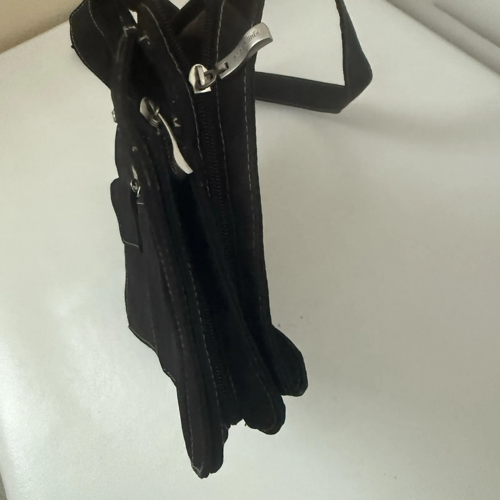 Baggallini Cross Over Buckle Crossbody Expandable Black Nylon Travel Bag - Image 5