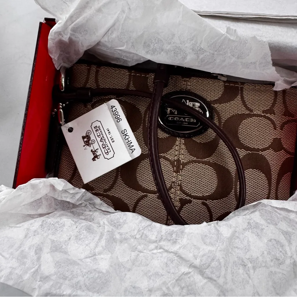 NWT Coach Sutton Signature Wristlet 43996 Tan Jacquard Zippered Pouch Bag - Image 11