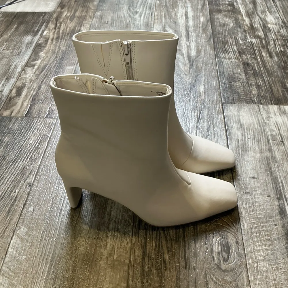 ALFANI Elegant Cream Ankle Boots Size 8 - Image 3