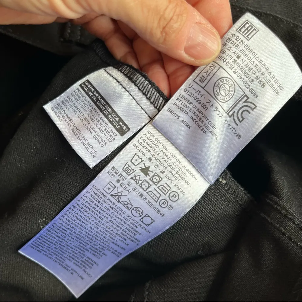 Levi’s Imagine Dragons Black Denim Womens Small Embroidered Jean Jacket
. - Image 8