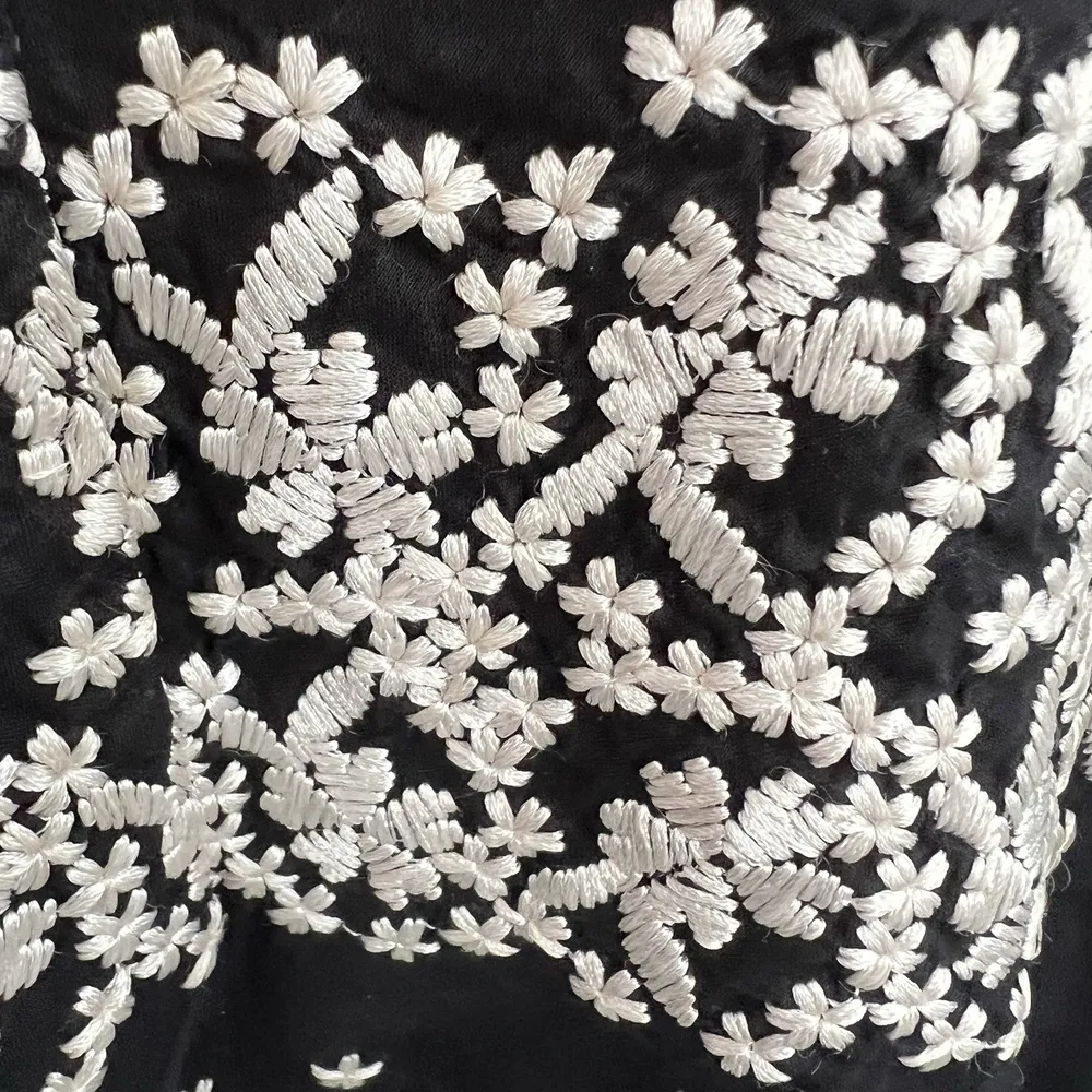 Ann Taylor Loft Floral Embroidered Skirt Size 6 Black A-Line Line NWOT - Image 8