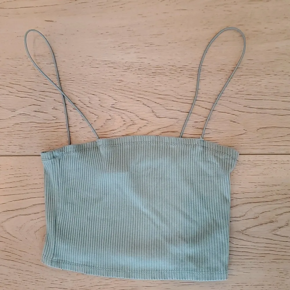 H&M Green Training Set- Top and Biker Shorts - Image 3