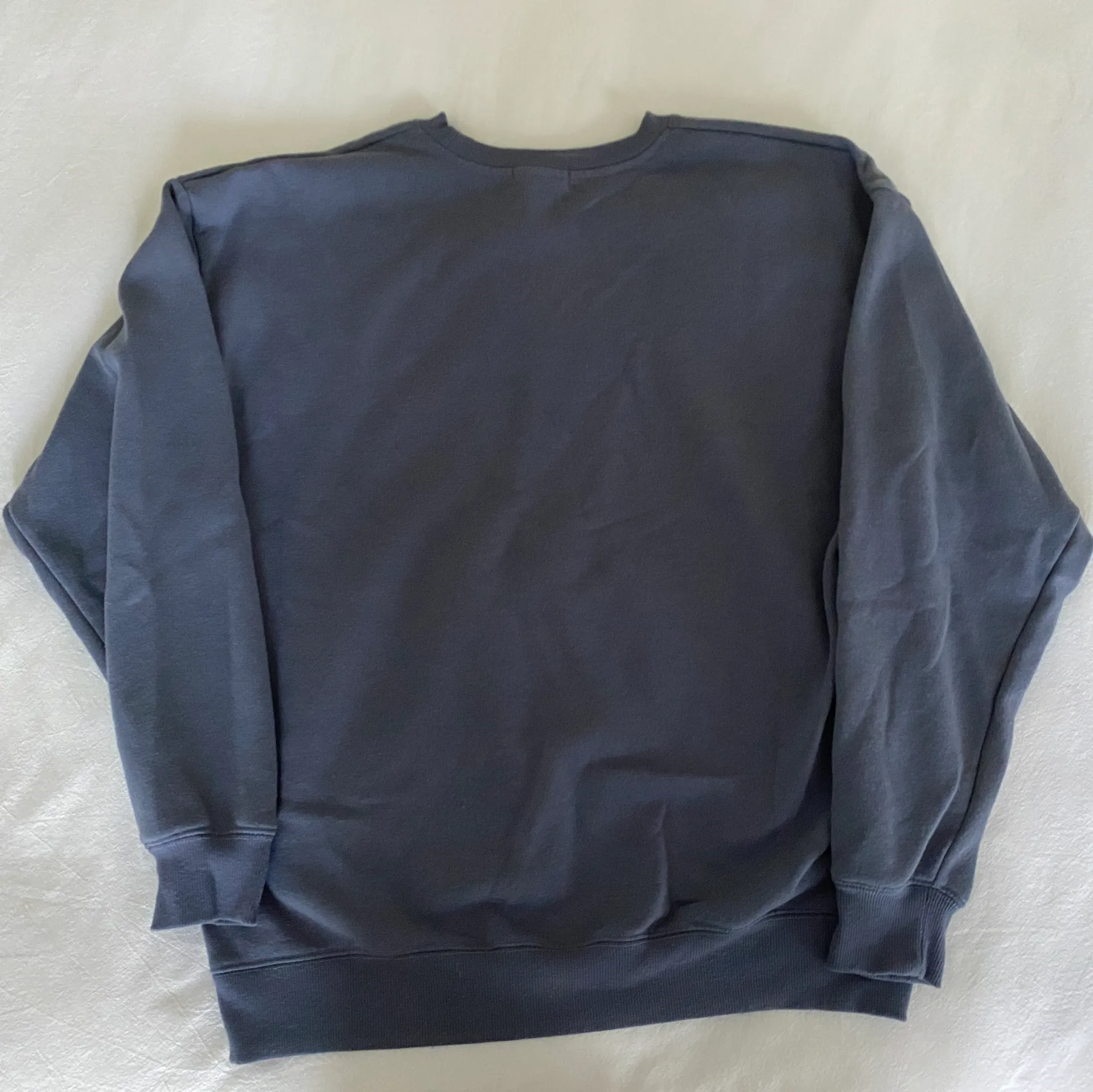 Tilly’s Essential Women’s Oversized Crewneck Sweatshirt - Image 2