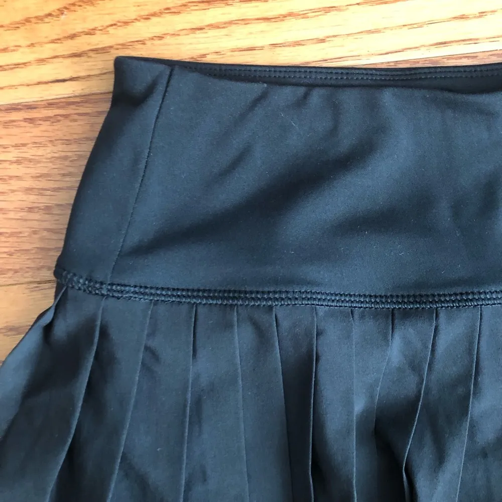 GapFit Pleated Exercise Tennis Golf Black Skort Women’s Size M - Image 4