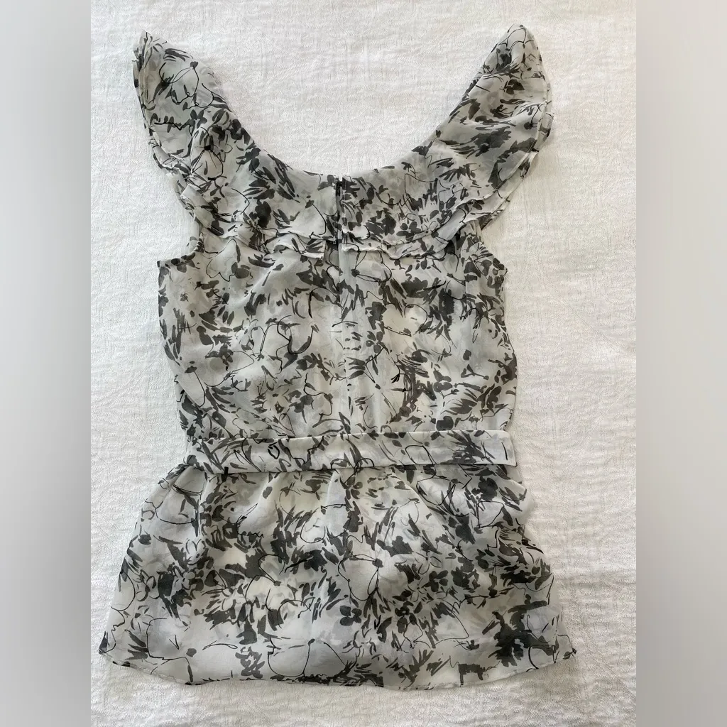 EXPRESS  Women’s Small Ruffled Sleeveless Floral Blouse Black Gray White - Image 2
