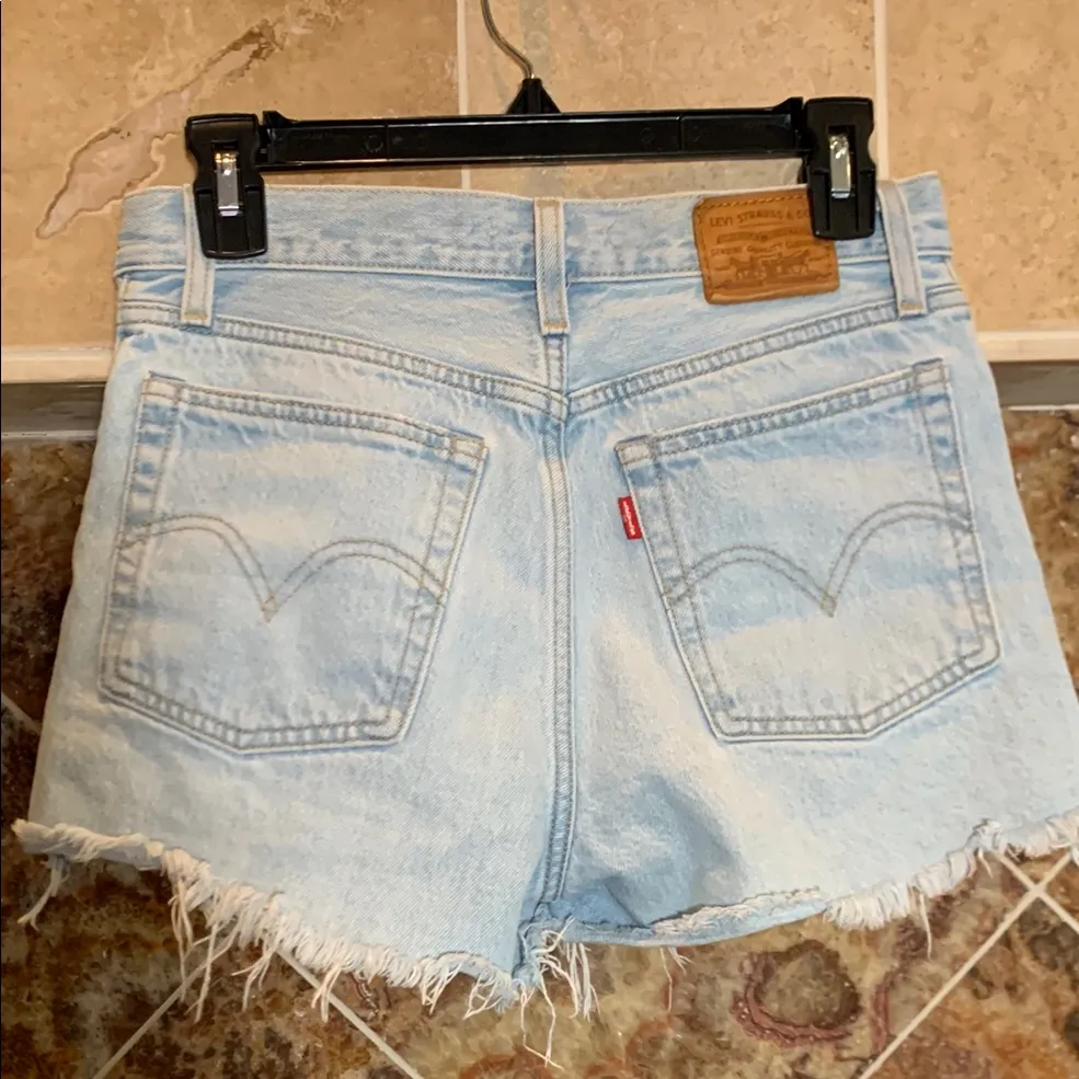 Levi Wedgie Distressed High Rise Shorts Frayed Hem Light Blue Denim Size 26 - Image 3