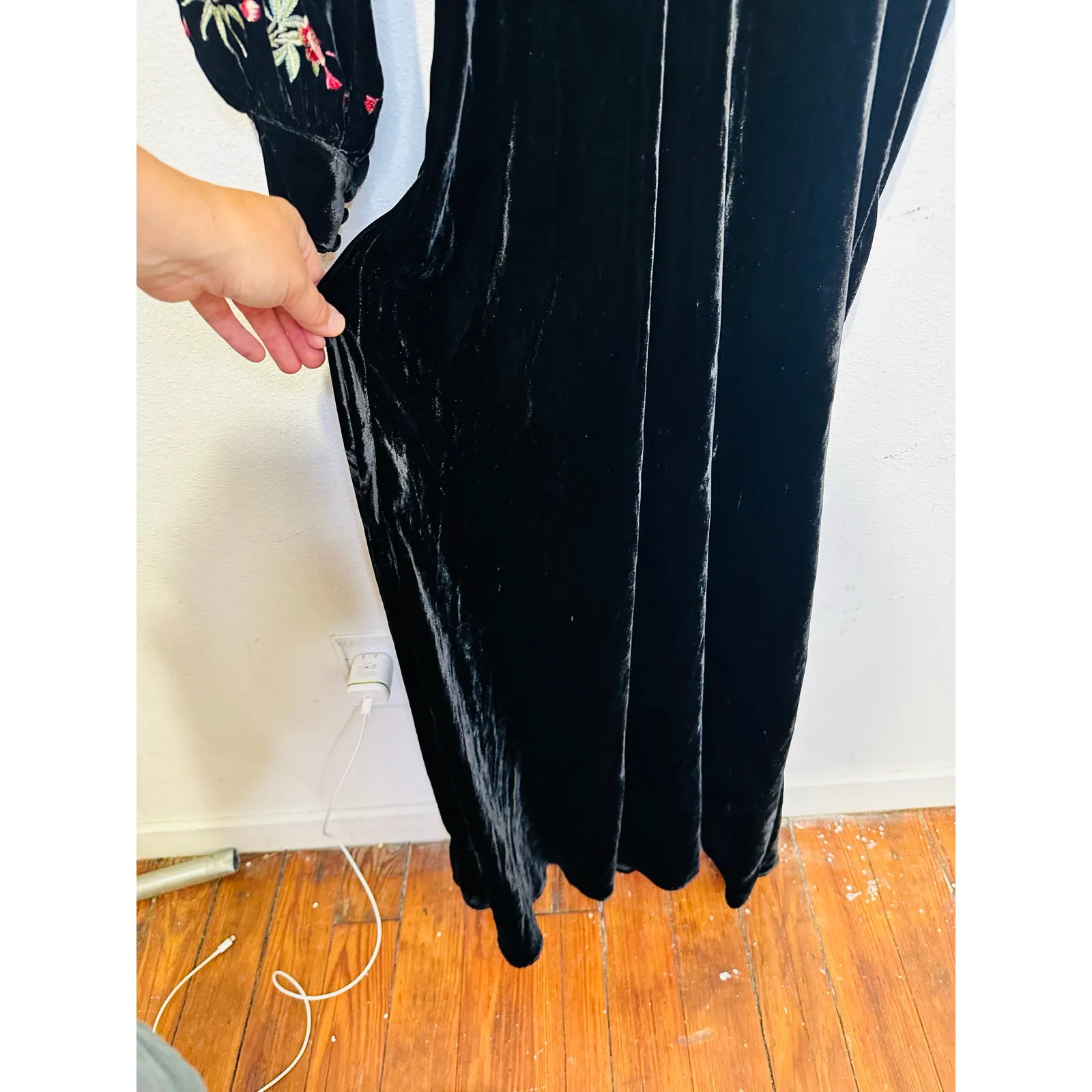 RIXO Black Floral Embroidered Velvet V - Image 11