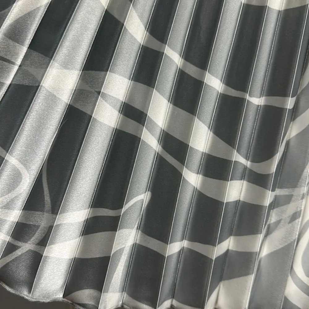 Strawberry Because She Is Silver Skirt Flowy Pleated A - Image 2