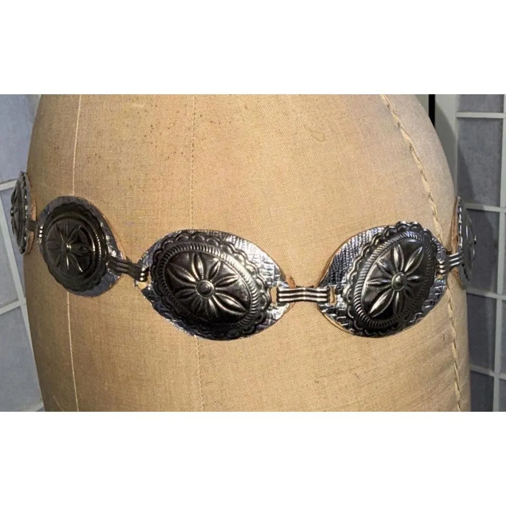 Vintage Y2K Silver Tone Stamped Metal Boho Western Rodeo Concho Style Belt - Image 4