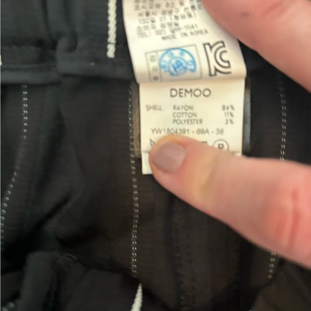 Demoo Paper bag style pants size Small Black - Image 4