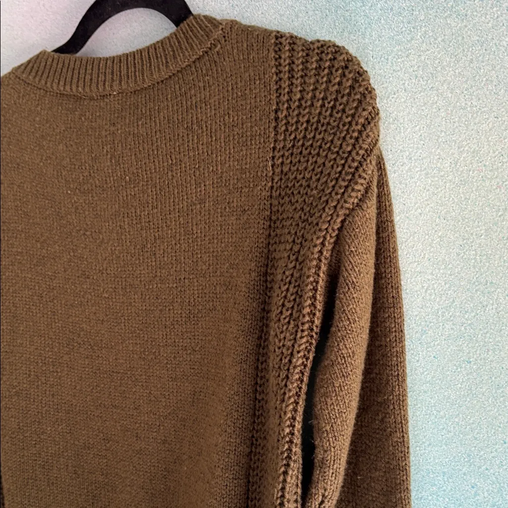 Aeropostale Khaki Women's Crew Neck Sweater - Image 4