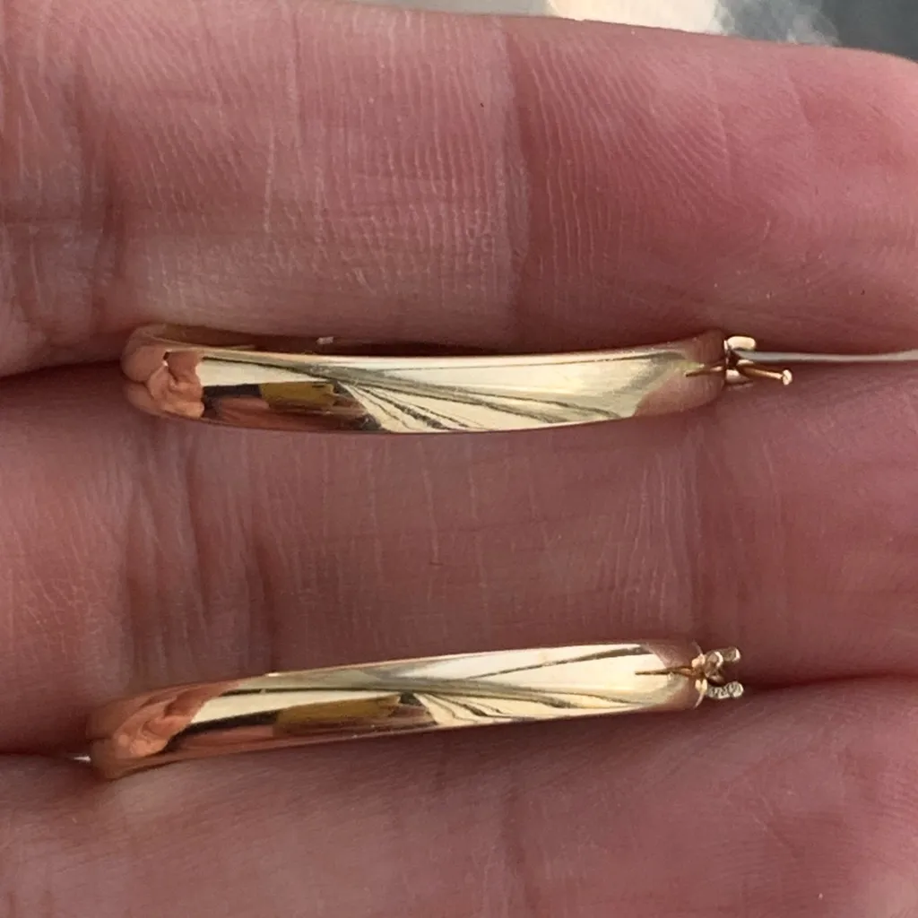 10kt Gold Oval Shape Hoops - Image 2