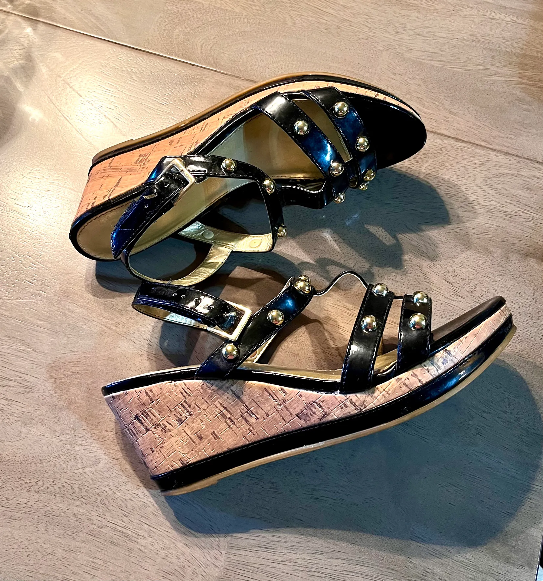 Dexter Black & Gold Stud Cork Wedge Sandals Sz 9 - Image 5