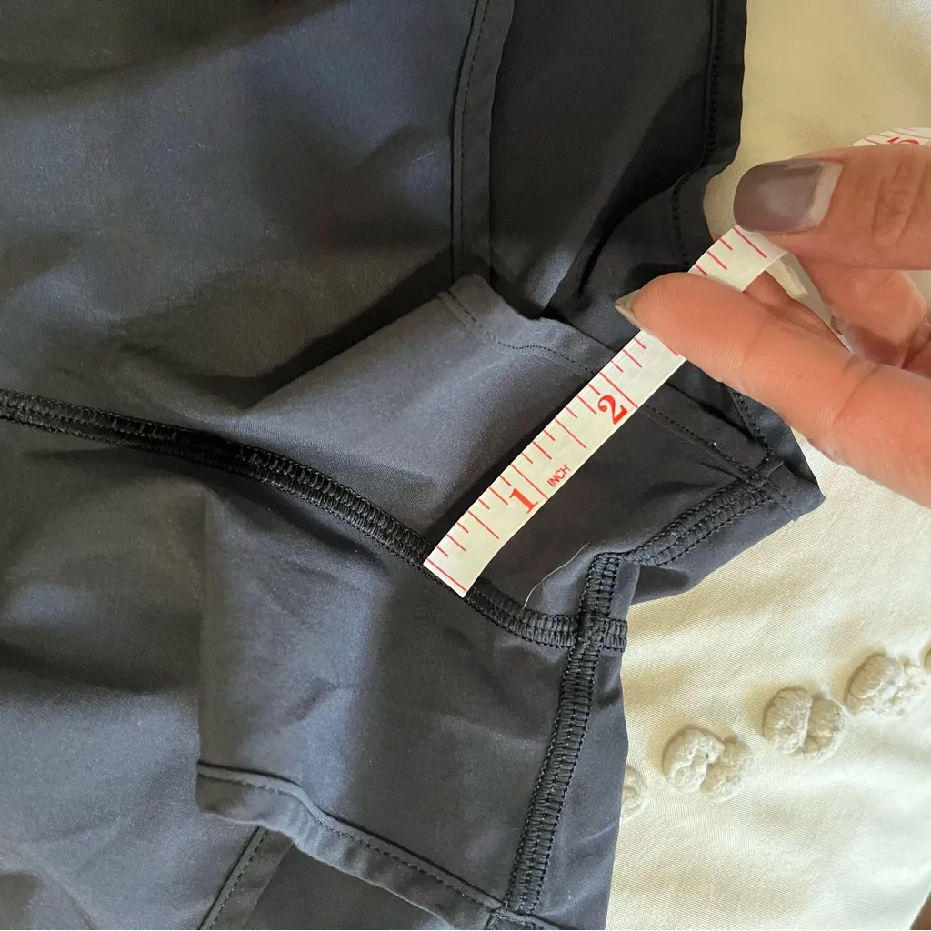 Lot of 2 Lululemon Hotty hot shorts size 4 Green and Black - Image 7