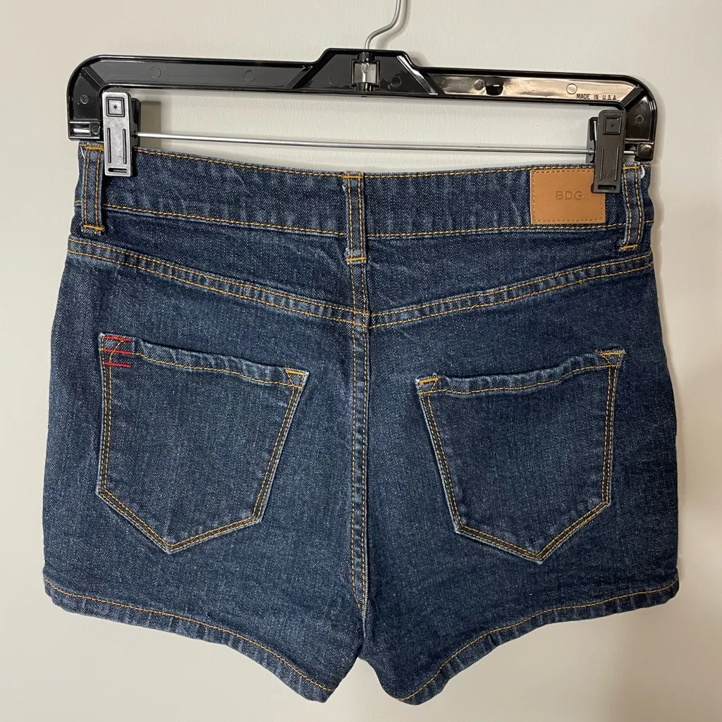 BDG High Rise Erin 5 Pocket Shortie Women’s Shorts Sz 28 W Excellent Condition - Image 5
