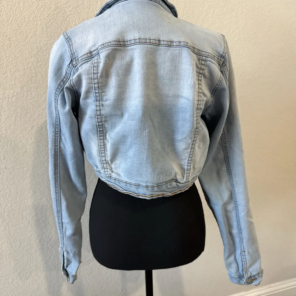 Stylish Light Blue Jean Jacket for Women Size M - Image 2