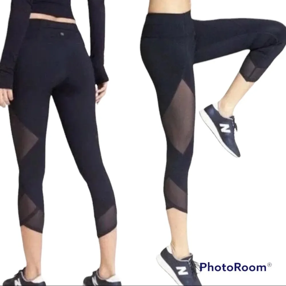 Athleta Black Aura Sonar Capri Leggings - Image 2