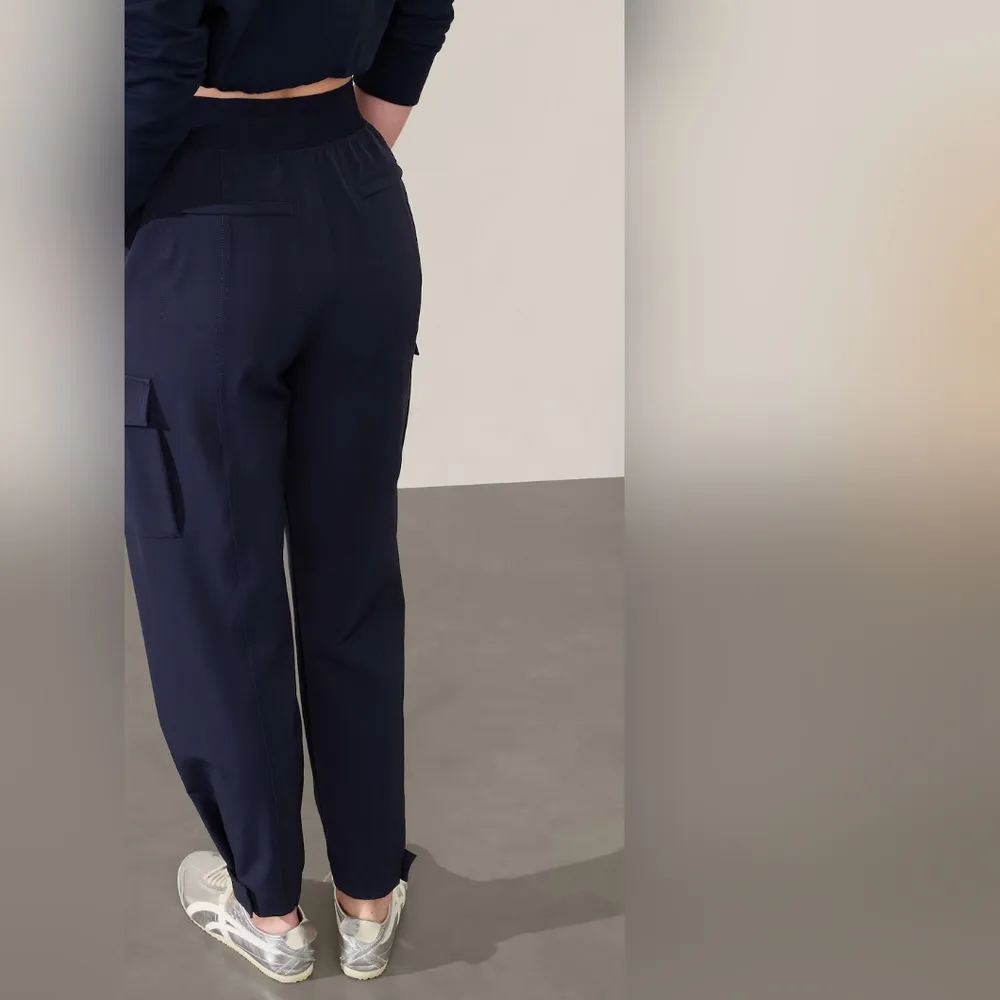 NWT Athleta ENDLESS HIGH RISE CARGO PANT Color: Navy (Tall) Size 4 - Image 4