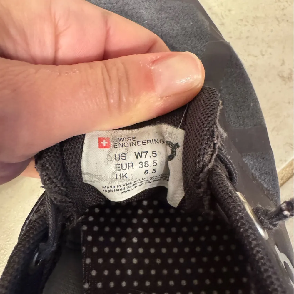 On‎ Women's Cloud Terry Sneakers, 7.5 Black - Image 5