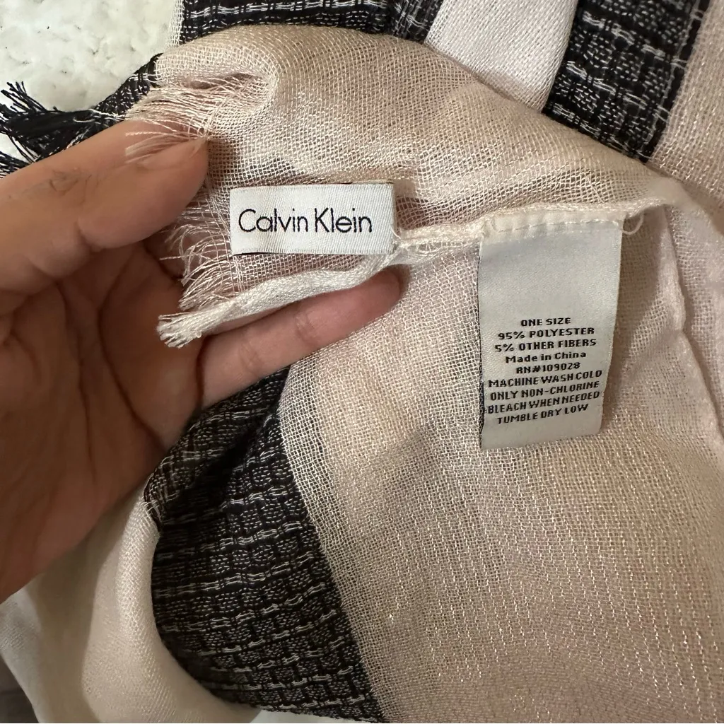 Calvin Klein Black and Blush Pink Scarf - Image 3