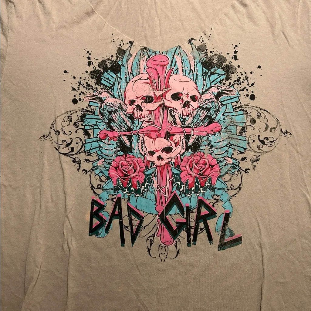 Vintage Y2K Atmosphere Baby Pink Bad Girl Skull & Roses Graphic Tee 2000’s sz 6 - Image 4