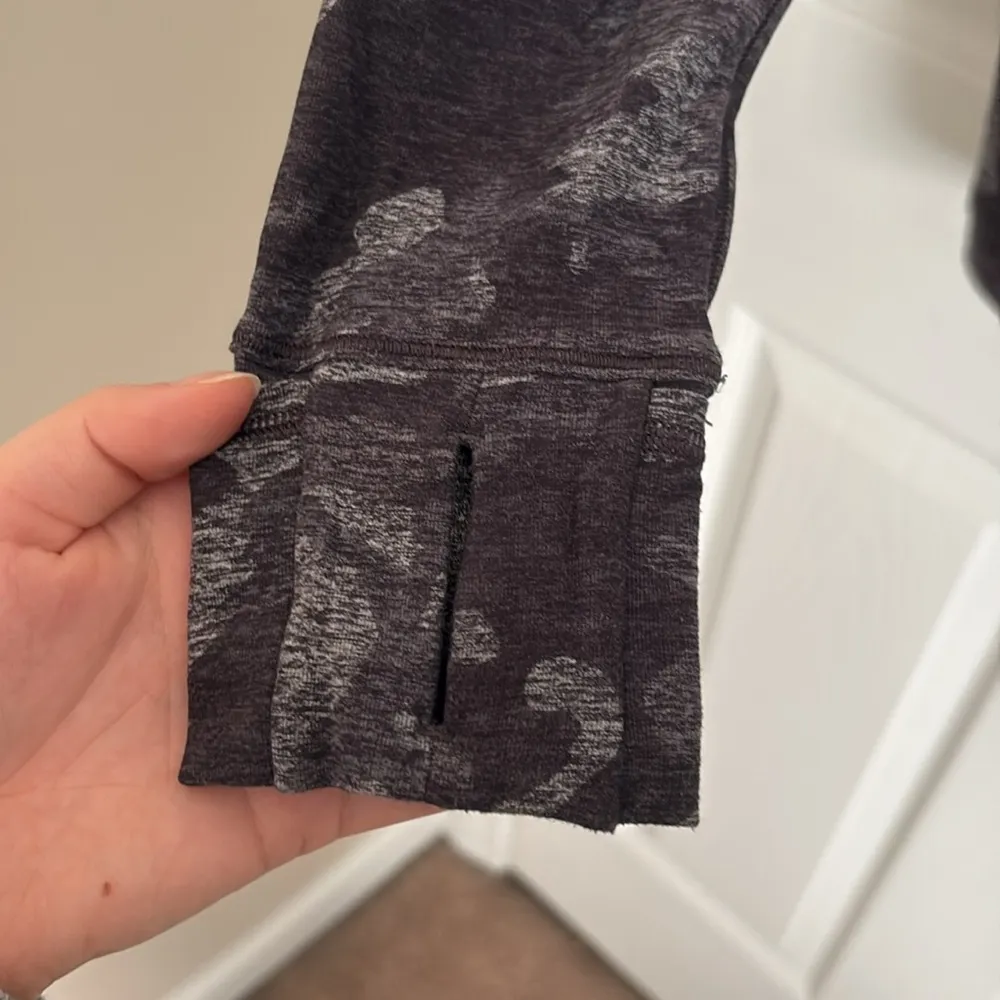 Lululemon  Pullover with Hood Warm Stabilizer 1/2 Zip Camo Size 8 - Image 10