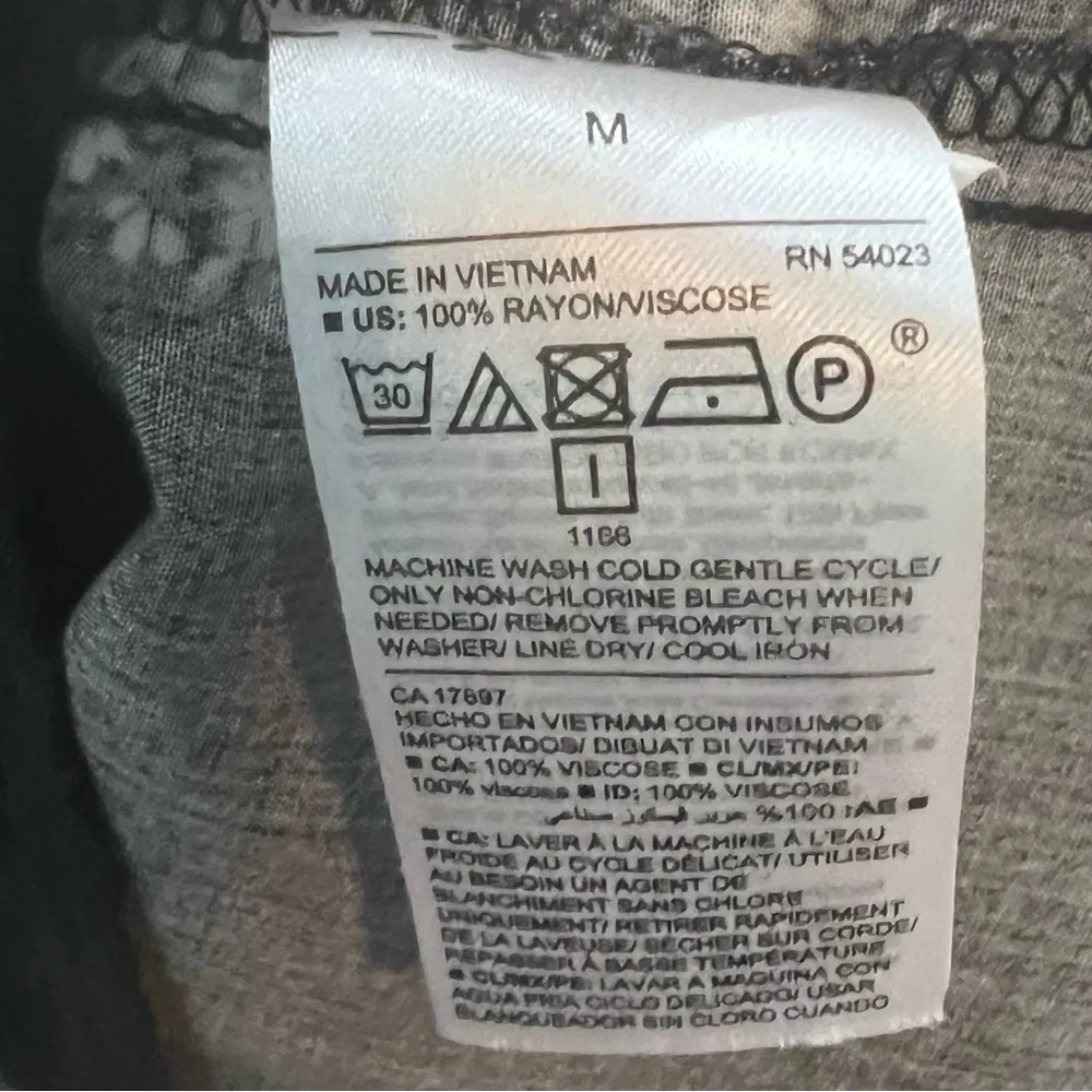 Old Navy long sleeve smocked black ditsy floral dress size medium - Image 6