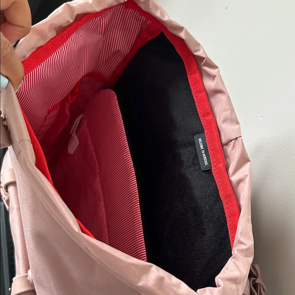 🎒 Herschel Little America Backpack – Rose Pink 🌸
Brand new with tags ✅ - Image 6