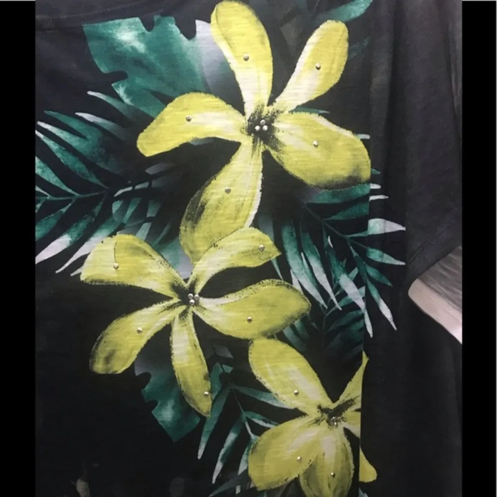 5xl Lime Floral Top/Coverup with embellish… - Image 11