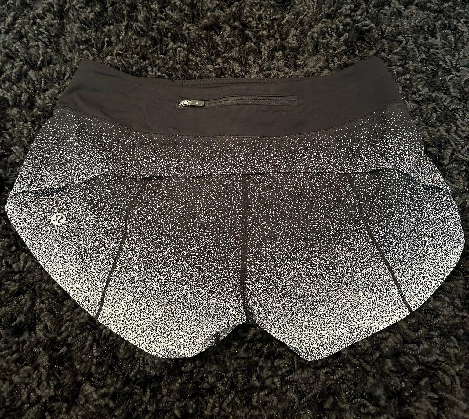 Lululemon Shorts 2.5" - Image 2