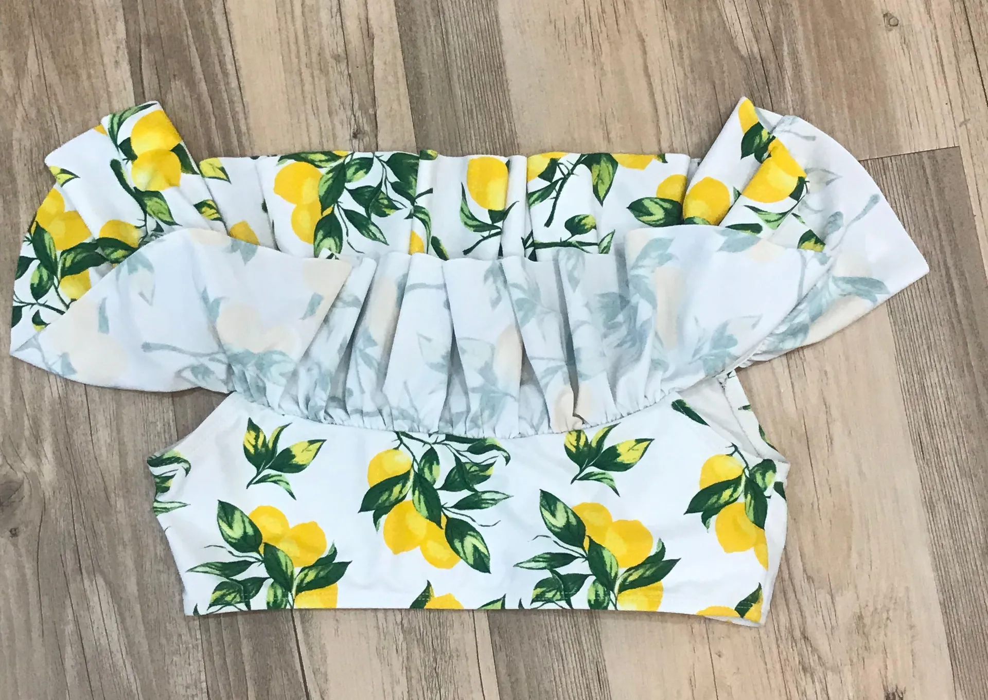 Cabana Del Sol  Lemon Ruffle Ruched Bikini top size Medium. - Image 5