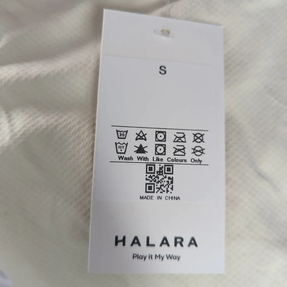 HALARA In My Feels Dropped Shoulder Long Sleeve Cropped Sports Top‎ - Image 6