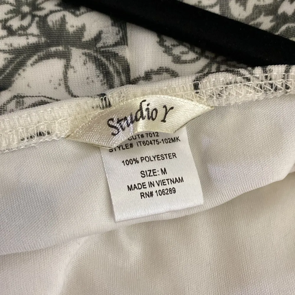 Studio Y Blck and White Floral dress Medium - Image 7