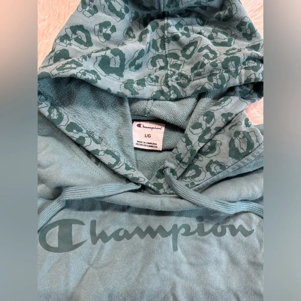 champion cheetah print hoodie size large - Image 4