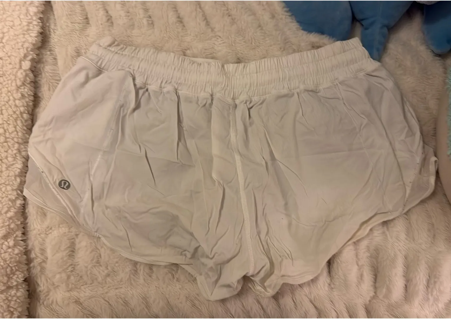 Lululemon Shorts Hotty Hot 2.5" - Image 3